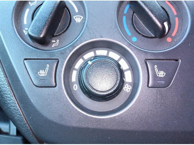 デイズ Ｂ　４ＷＤ　衝突軽減ブレーキ　シートヒーター　ミラーヒーター　ＣＤ　キーレス　アイドリングストップ　誤発進抑制装置　横滑り防止装置　Ｗ・サイドエアバッグ　ＡＢＳ（9枚目）