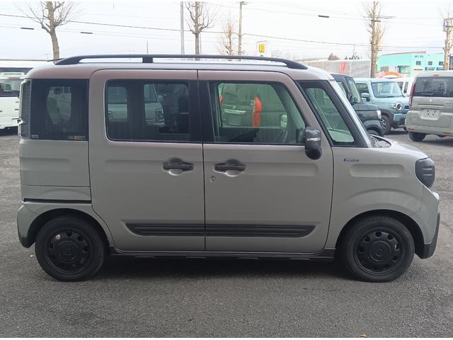 スペーシアギア ハイブリッドＸＺ　純正ディスプレイオーディオ　４ＷＤ　衝突軽減ブレーキ　Ｂｌｕｅｔｏｏｔｈ　ドラレコ　両側パワースライドドア　禁煙車　ＣＤ　シートヒーター　スマートキー　アイドリングストップ　ＬＥＤヘッドライト（2枚目）