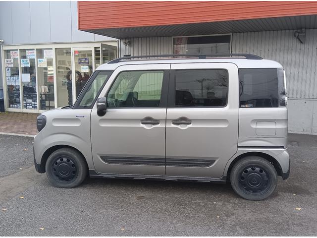 スペーシアギア ハイブリッドＸＺ　純正ディスプレイオーディオ　４ＷＤ　衝突軽減ブレーキ　Ｂｌｕｅｔｏｏｔｈ　ドラレコ　両側パワースライドドア　禁煙車　ＣＤ　シートヒーター　スマートキー　アイドリングストップ　ＬＥＤヘッドライト（9枚目）