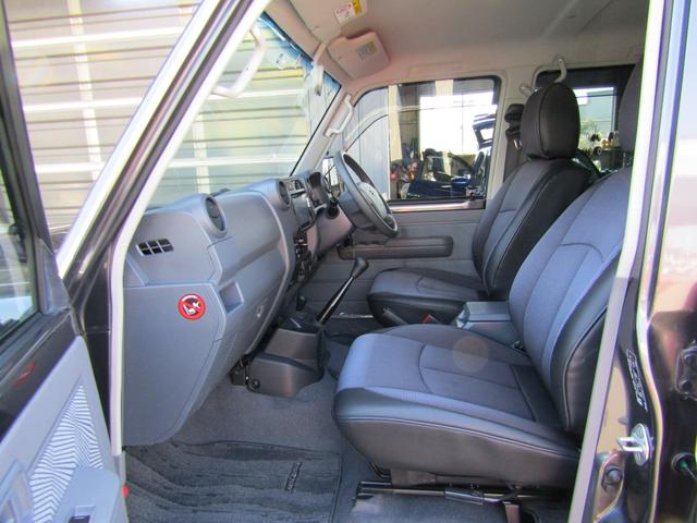 バン 誕生30周年記念 寒冷地仕様 前後デフロック TOYOTAグリル フォグランプ 30thソフトカバー バックカメラ付ナビTV Bトゥース 後席ヒーター オートアラーム フロアマット バイザー 冬タイヤ(14枚目)