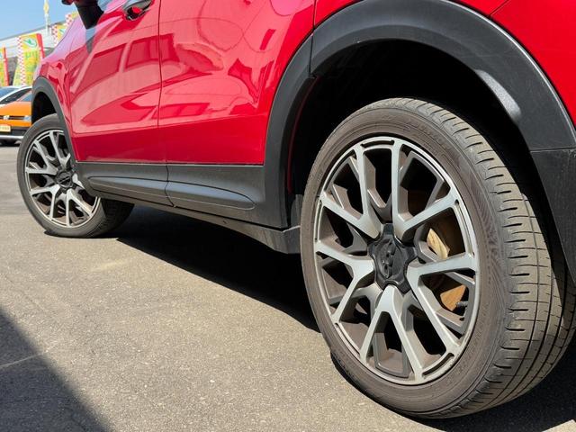 ５００Ｘ クロス　プラス　ターボ　４ｘ４　レッドヒュプノティック８９５　ブラウンレザーシート　Ｕコネクト／ＵＳＢ／ＢＴ　ドライバーアシスト／ブレーキ＋警告／斜後方接近ＢＳＭ／車線逸脱／駐車ソナー　クルーズコントロール　キセノンライト　前席ヒーター　スマートキー　夏冬タイヤ（45枚目）