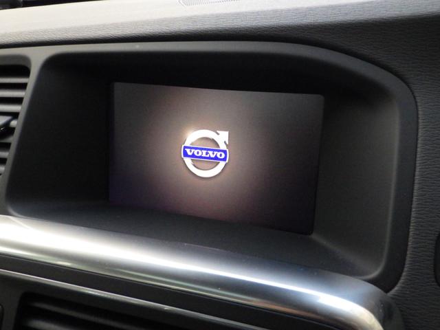 S60 T6 AWD CLASSIC 本革ソフトベージュインテリア チルトアップ機構電動サンルーフ ハーマンカードンサウンド アーバンウッドパネル ティターニアホイール 前席/ハンドルヒーター リアカメラ ナビ/BT インテリセーフ マッセルブルー721 夏冬タイヤ付(8枚目)