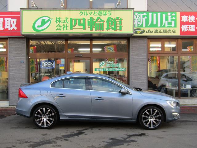 Ｓ６０ Ｔ６　ＡＷＤ　ＣＬＡＳＳＩＣ　本革ソフトベージュインテリア　チルトアップ機構電動サンルーフ　ハーマンカードンサウンド　アーバンウッドパネル　ティターニアホイール　前席／ハンドルヒーター　リアカメラ　ナビ／ＢＴ　インテリセーフ　マッセルブルー７２１　夏冬タイヤ付（27枚目）