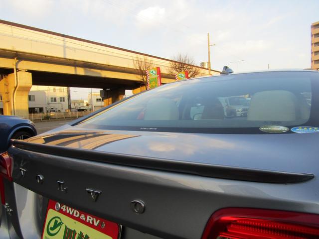 Ｓ６０ Ｔ６　ＡＷＤ　ＣＬＡＳＳＩＣ　本革ソフトベージュインテリア　チルトアップ機構電動サンルーフ　ハーマンカードンサウンド　アーバンウッドパネル　ティターニアホイール　前席／ハンドルヒーター　リアカメラ　ナビ／ＢＴ　インテリセーフ　マッセルブルー７２１　夏冬タイヤ付（35枚目）