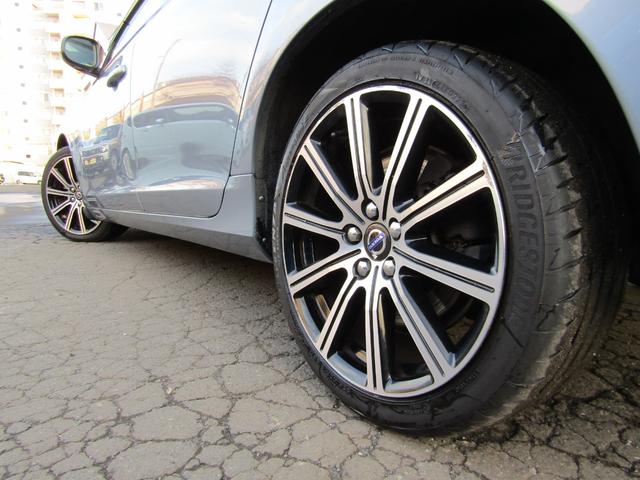 Ｓ６０ Ｔ６　ＡＷＤ　ＣＬＡＳＳＩＣ　本革ソフトベージュインテリア　チルトアップ機構電動サンルーフ　ハーマンカードンサウンド　アーバンウッドパネル　ティターニアホイール　前席／ハンドルヒーター　リアカメラ　ナビ／ＢＴ　インテリセーフ　マッセルブルー７２１　夏冬タイヤ付（45枚目）