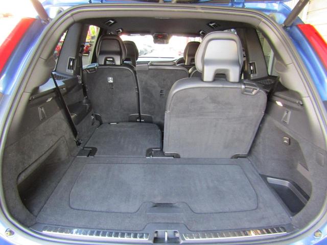 ＸＣ９０ Ｔ６　ＡＷＤ　Ｒデザイン　７人乗　ポールスターパフォーマンス　ターボ＆Ｓチャージャー　専用ボディカラー　黒革内装／席ヒーター　シフトパドル　パワーテールゲート　３６０°ビューカメラ　センサスナビＴＶ／アップル／アンドロイド　先進安全インテリセーフ１５　夏冬タイヤ（60枚目）