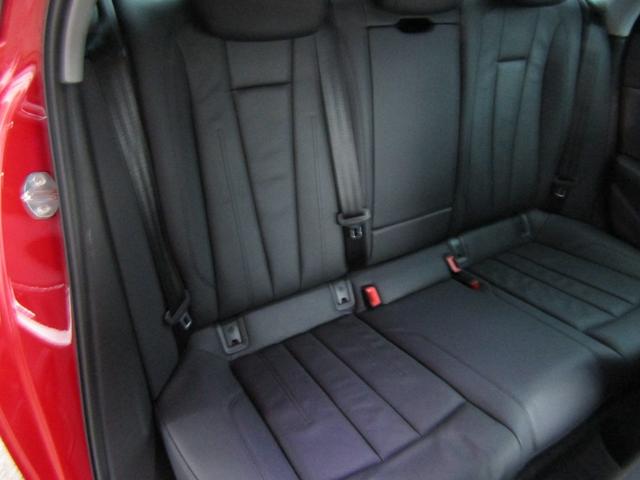 A4 2.0TFSIクワトロ4WD タキシードスタイル 限定モデル Sラインエクステリア マトリクスLEDライト バーチャルコックピット サラウンドビューカメラ アシスタンスPKG/衝突軽減/斜後方感知/車線操舵/駐車支援 車速追従 MMIナビ ドラレコ 夏冬タイヤ付(24枚目)