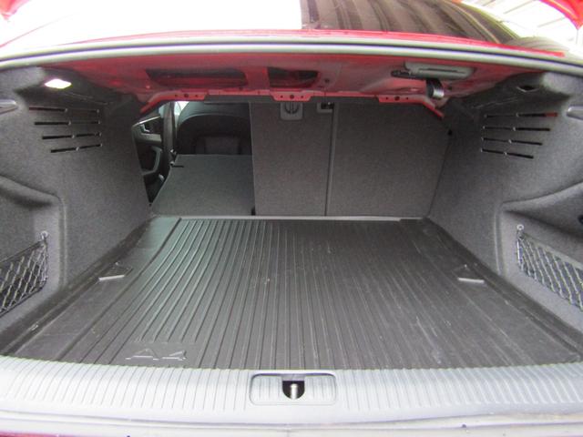 A4 2.0TFSIクワトロ4WD タキシードスタイル 限定モデル Sラインエクステリア マトリクスLEDライト バーチャルコックピット サラウンドビューカメラ アシスタンスPKG/衝突軽減/斜後方感知/車線操舵/駐車支援 車速追従 MMIナビ ドラレコ 夏冬タイヤ付(52枚目)