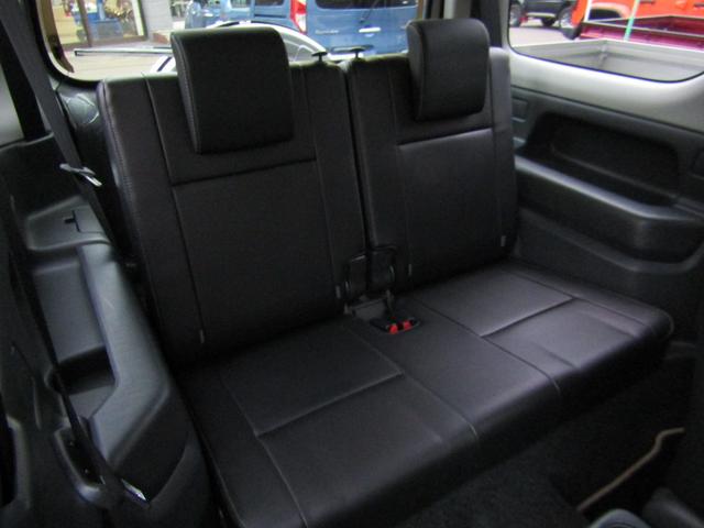 ジムニー ランドベンチャー　特別仕様車　パートタイム４ＷＤ　４速ＡＴ　１０型　イクリプスナビＴＶ／ＢＴ／ＤＶＤ　エンジンスターター　スズキスポーツアルミペダル　キー照明　フロアイルミネーション　前後スピーカー　バイザー　席ヒーター　スチールシルバーメタリック　夏冬タイヤ（17枚目）