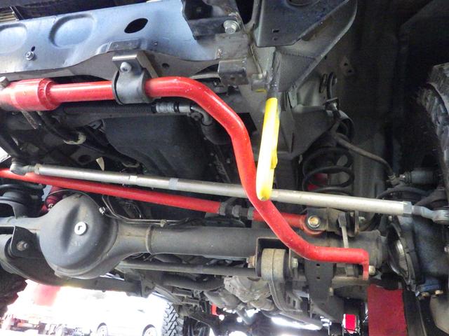 ジムニーシエラ ランドベンチャー　特別仕様　最終９型　４速ＡＴ　アピオパーツ　つよし君ＲＥ５０コンプリートキット・悟空・減衰調整／ＴＳ外装キット／ワイルドボア／リアラダー／荷室フラットデッキ／ヒューエルカバー／牽引フック／泥フラップ　楽ナビ　バックカメラ　前後ドラレコ　ＥＴＣ（9枚目）