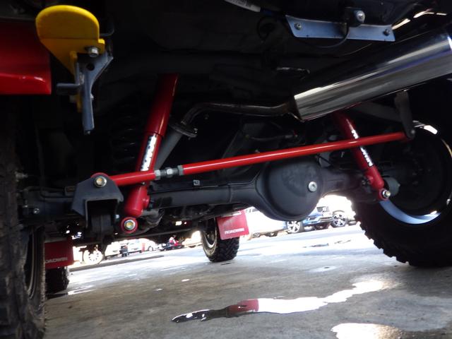 ジムニーシエラ ランドベンチャー　特別仕様　最終９型　４速ＡＴ　アピオパーツ　つよし君ＲＥ５０コンプリートキット・悟空・減衰調整／ＴＳ外装キット／ワイルドボア／リアラダー／荷室フラットデッキ／ヒューエルカバー／牽引フック／泥フラップ　楽ナビ　バックカメラ　前後ドラレコ　ＥＴＣ（11枚目）