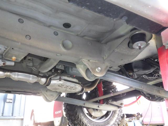 ジムニーシエラ ランドベンチャー　特別仕様　最終９型　４速ＡＴ　アピオパーツ　つよし君ＲＥ５０コンプリートキット・悟空・減衰調整／ＴＳ外装キット／ワイルドボア／リアラダー／荷室フラットデッキ／ヒューエルカバー／牽引フック／泥フラップ　楽ナビ　バックカメラ　前後ドラレコ　ＥＴＣ（15枚目）