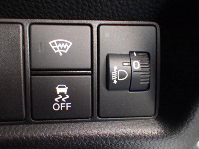 フィット ｅ：ＨＥＶベーシック　４ＷＤ　リヤカメラ　イクリプスナビＢＴ　コンフォートビューＰＫＧ／ミラーヒーター／前窓熱線　センシング／ブレーキ／歩行者・車線検出操舵支援／先行発進／渋滞追従／誤発進／パーキングセンサー／標識認識　フルＬＥＤヘッドライト　スマキー　ドラレコ（6枚目）