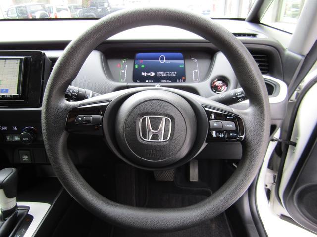 フィット e:HEVベーシック 4WD リヤカメラ イクリプスナビBT コンフォートビューPKG/ミラーヒーター/前窓熱線 センシング/ブレーキ/歩行者・車線検出操舵支援/先行発進/渋滞追従/誤発進/パーキングセンサー/標識認識 フルLEDヘッドライト スマキー ドラレコ(24枚目)