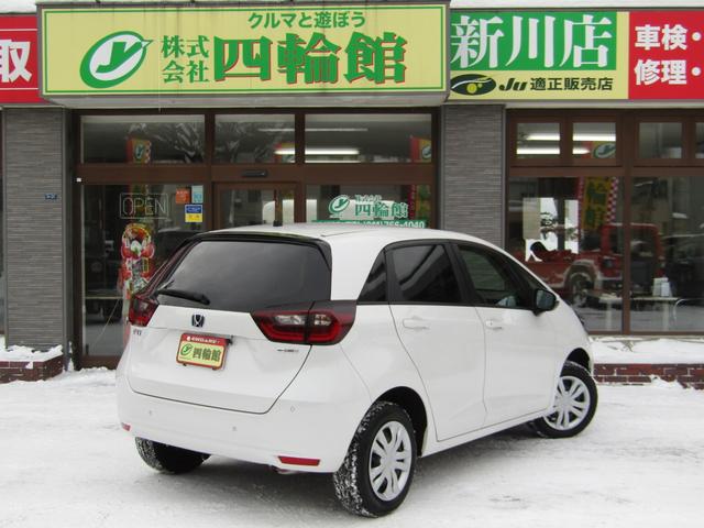 フィット e:HEVベーシック 4WD リヤカメラ イクリプスナビBT コンフォートビューPKG/ミラーヒーター/前窓熱線 センシング/ブレーキ/歩行者・車線検出操舵支援/先行発進/渋滞追従/誤発進/パーキングセンサー/標識認識 フルLEDヘッドライト スマキー ドラレコ(30枚目)