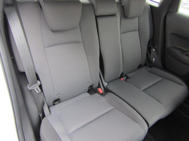 フィット e:HEVベーシック 4WD リヤカメラ イクリプスナビBT コンフォートビューPKG/ミラーヒーター/前窓熱線 センシング/ブレーキ/歩行者・車線検出操舵支援/先行発進/渋滞追従/誤発進/パーキングセンサー/標識認識 フルLEDヘッドライト スマキー ドラレコ(36枚目)