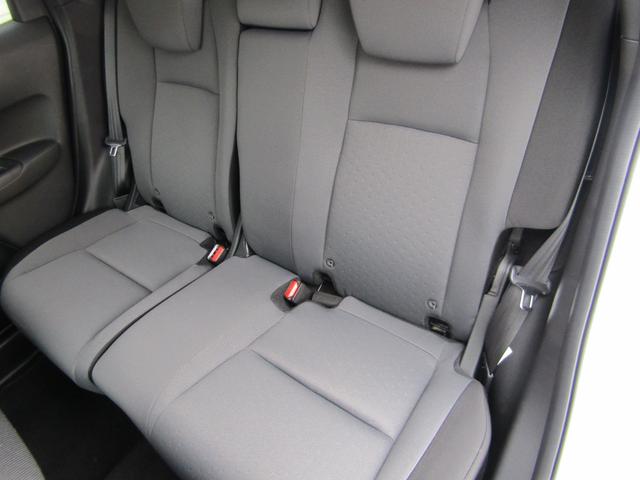 フィット e:HEVベーシック 4WD リヤカメラ イクリプスナビBT コンフォートビューPKG/ミラーヒーター/前窓熱線 センシング/ブレーキ/歩行者・車線検出操舵支援/先行発進/渋滞追従/誤発進/パーキングセンサー/標識認識 フルLEDヘッドライト スマキー ドラレコ(37枚目)