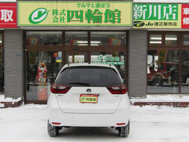フィット e:HEVベーシック 4WD リヤカメラ イクリプスナビBT コンフォートビューPKG/ミラーヒーター/前窓熱線 センシング/ブレーキ/歩行者・車線検出操舵支援/先行発進/渋滞追従/誤発進/パーキングセンサー/標識認識 フルLEDヘッドライト スマキー ドラレコ(40枚目)