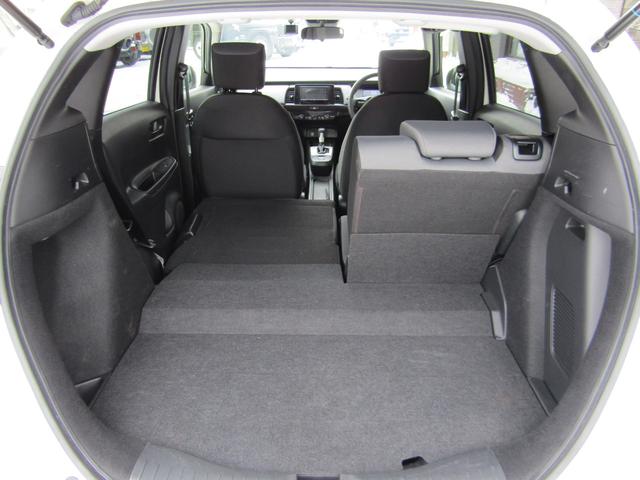 フィット e:HEVベーシック 4WD リヤカメラ イクリプスナビBT コンフォートビューPKG/ミラーヒーター/前窓熱線 センシング/ブレーキ/歩行者・車線検出操舵支援/先行発進/渋滞追従/誤発進/パーキングセンサー/標識認識 フルLEDヘッドライト スマキー ドラレコ(60枚目)