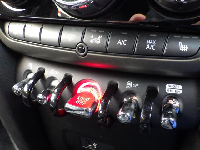 ＭＩＮＩ クーパーＤ　クロスオーバー　オール４　シャドーエディション　特別仕様車　レザレットシート　パーキングアシスト／縦列駐車／前後ＰＤＣ　ストップ＆ゴー機能付ＡＣＣ　電子表示メーター　ハンズフリーテールゲート　インテリジェントセーフティ　前後ドラレコ　夏冬タイヤ付（10枚目）