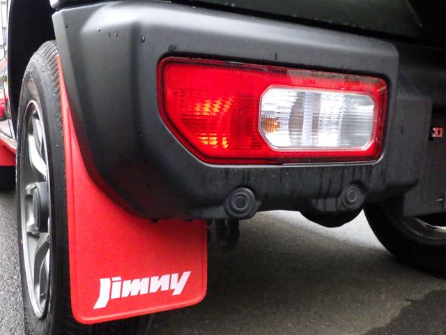 ジムニー ＸＣ　４速ＡＴ　４型／リヤパーキングセンサー搭載モデル　楽ナビＴＶ／ＢＴ／ＵＳＢ　バックカメラ　前後マッドフラップ　ラゲッジマット　サイ印フロアトレー　バイザー　ＥＴＣ　下まわり防錆　前席ヒーター　軽減ブレーキ／車線逸脱　クルーズコントロール　夏冬タイヤ付（2枚目）