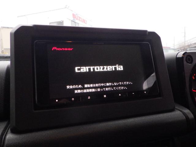 ジムニー ＸＣ　４速ＡＴ　４型／リヤパーキングセンサー搭載モデル　楽ナビＴＶ／ＢＴ／ＵＳＢ　バックカメラ　前後マッドフラップ　ラゲッジマット　サイ印フロアトレー　バイザー　ＥＴＣ　下まわり防錆　前席ヒーター　軽減ブレーキ／車線逸脱　クルーズコントロール　夏冬タイヤ付（7枚目）