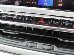 ■アクティブレーンマネジメント■車線を検知し、ドライバーが方向指示器を作動させずに車線を逸脱した場合は警告とステアリングにアシストトルクを加えることでドライバーに車線内での走行を維持するよう促します。 4