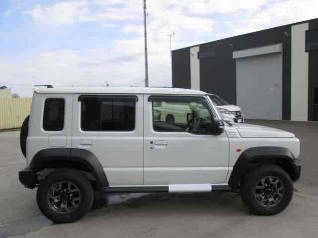 ジムニーノマド ＦＣ　４ＷＤ　登録済み未使用車　クリアランスソナー　オートクルーズコントロール　レーンアシスト　衝突被害軽減システム　オートライト　ＬＥＤヘッドランプ　ヘッドライトウォッシャー　アルミホイール　スマートキー（8枚目）