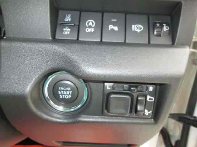 ジムニーノマド ＦＣ　４ＷＤ　登録済み未使用車　クリアランスソナー　オートクルーズコントロール　レーンアシスト　衝突被害軽減システム　オートライト　ＬＥＤヘッドランプ　ヘッドライトウォッシャー　アルミホイール　スマートキー（17枚目）