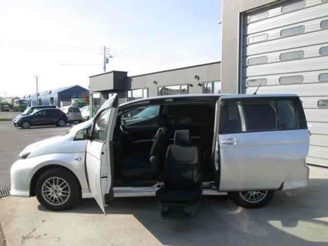 アイシス プラタナ 4WD 福祉車輌 ドライブレコーダー ETC バックカメラ ナビ TV クリアランスソナー 両側スライド・片側電動 スマートキー 電動格納ミラー 3列シート CVT アルミホイール CD DVD再生(5枚目)