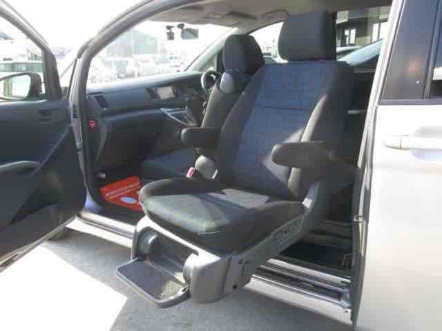 アイシス プラタナ 4WD 福祉車輌 ドライブレコーダー ETC バックカメラ ナビ TV クリアランスソナー 両側スライド・片側電動 スマートキー 電動格納ミラー 3列シート CVT アルミホイール CD DVD再生(10枚目)