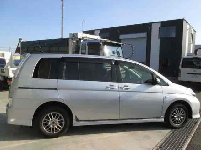 アイシス プラタナ 4WD 福祉車輌 ドライブレコーダー ETC バックカメラ ナビ TV クリアランスソナー 両側スライド・片側電動 スマートキー 電動格納ミラー 3列シート CVT アルミホイール CD DVD再生(18枚目)