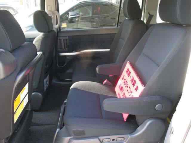 アイシス プラタナ 4WD 福祉車輌 ドライブレコーダー ETC バックカメラ ナビ TV クリアランスソナー 両側スライド・片側電動 スマートキー 電動格納ミラー 3列シート CVT アルミホイール CD DVD再生(36枚目)