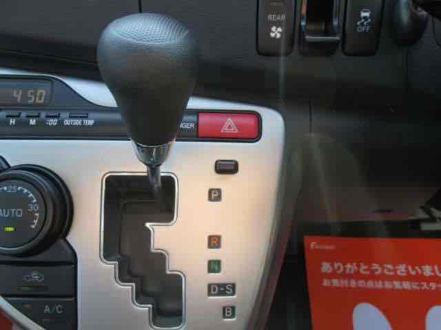 アイシス プラタナ 4WD 福祉車輌 ドライブレコーダー ETC バックカメラ ナビ TV クリアランスソナー 両側スライド・片側電動 スマートキー 電動格納ミラー 3列シート CVT アルミホイール CD DVD再生(50枚目)