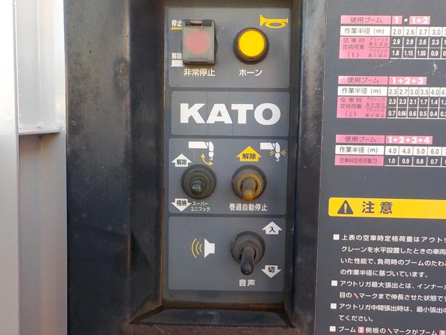 ヒノレンジャー レンジャー４ｔ４段クレーンロング　ラジコン　◆４段ブーム◆ラジコン◆フックイン◆差違いアウトリガー◆フルカワクレーン◆荷台内寸５５２ｃｍ×２１３ｃｍ◆平成２４年式◆６ＭＴ◆走行３．３万Ｋｍ◆ディーゼル◆排気量５１２０ｃｃ◆３人乗り（18枚目）