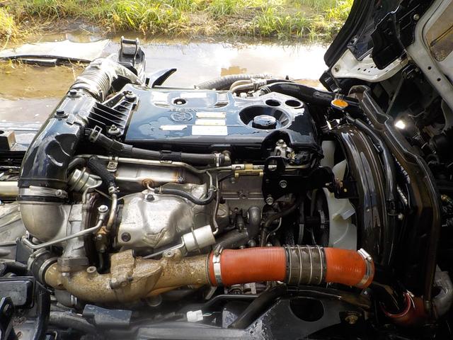 エルフトラック 2tダンプ 電動コボレーン ◆2tダンプ◆電動コボレーン◆6MT◆フル装備◆エアバッグ◆平成27年式◆走行56000Km◆ディーゼル◆排気量2990cc◆積載2000kg◆3人乗り◆車検1年付◆(17枚目)