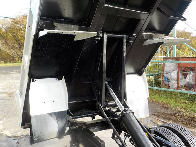 エルフトラック 2tダンプ 電動コボレーン ◆2tダンプ◆電動コボレーン◆6MT◆フル装備◆エアバッグ◆平成27年式◆走行56000Km◆ディーゼル◆排気量2990cc◆積載2000kg◆3人乗り◆車検1年付◆(21枚目)