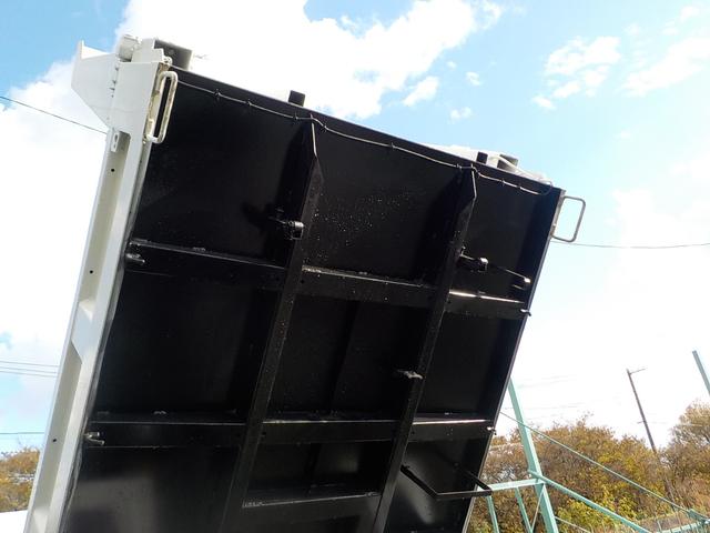 エルフトラック 2tダンプ 電動コボレーン ◆2tダンプ◆電動コボレーン◆6MT◆フル装備◆エアバッグ◆平成27年式◆走行56000Km◆ディーゼル◆排気量2990cc◆積載2000kg◆3人乗り◆車検1年付◆(23枚目)