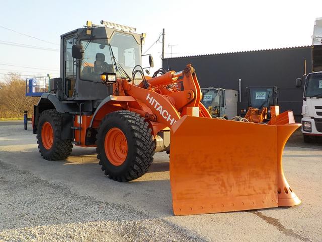 日本 日立　ホイールローダー　ＺＷ１４０　スノウプラウ付　◆平成２５年式◆日立タイヤショベル◆２．０立米◆スノウプラウ付◆ノーマルバケット有◆Ｗキャビン◆スノースパイク◆エアコン◆排気量４４６０ｃｃ◆使用時間約６９００ＨＲ◆（4枚目）