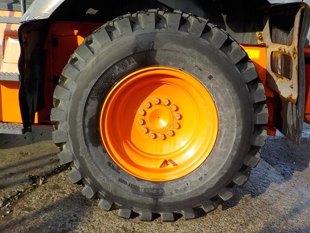 日本 日立　ホイールローダー　ＺＷ１４０　スノウプラウ付　◆平成２５年式◆日立タイヤショベル◆２．０立米◆スノウプラウ付◆ノーマルバケット有◆Ｗキャビン◆スノースパイク◆エアコン◆排気量４４６０ｃｃ◆使用時間約６９００ＨＲ◆（13枚目）