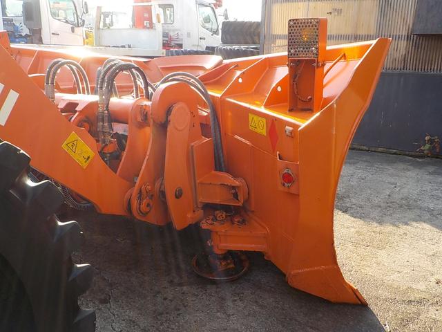 日本 日立　ホイールローダー　ＺＷ１４０　スノウプラウ付　◆平成２５年式◆日立タイヤショベル◆２．０立米◆スノウプラウ付◆ノーマルバケット有◆Ｗキャビン◆スノースパイク◆エアコン◆排気量４４６０ｃｃ◆使用時間約６９００ＨＲ◆（24枚目）