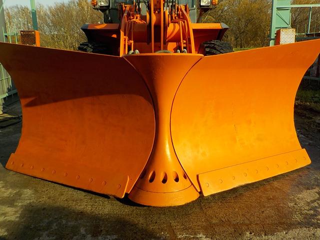 日本 日立　ホイールローダー　ＺＷ１４０　スノウプラウ付　◆平成２５年式◆日立タイヤショベル◆２．０立米◆スノウプラウ付◆ノーマルバケット有◆Ｗキャビン◆スノースパイク◆エアコン◆排気量４４６０ｃｃ◆使用時間約６９００ＨＲ◆（25枚目）