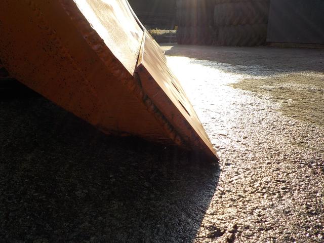 日本 日立　ホイールローダー　ＺＷ１４０　スノウプラウ付　◆平成２５年式◆日立タイヤショベル◆２．０立米◆スノウプラウ付◆ノーマルバケット有◆Ｗキャビン◆スノースパイク◆エアコン◆排気量４４６０ｃｃ◆使用時間約６９００ＨＲ◆（27枚目）