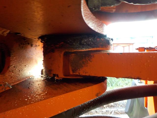 日本 日立　ホイールローダー　ＺＷ１４０　スノウプラウ付　◆平成２５年式◆日立タイヤショベル◆２．０立米◆スノウプラウ付◆ノーマルバケット有◆Ｗキャビン◆スノースパイク◆エアコン◆排気量４４６０ｃｃ◆使用時間約６９００ＨＲ◆（37枚目）