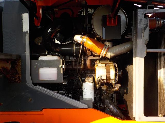 日本 日立　ホイールローダー　ＺＷ１４０　スノウプラウ付　◆平成２５年式◆日立タイヤショベル◆２．０立米◆スノウプラウ付◆ノーマルバケット有◆Ｗキャビン◆スノースパイク◆エアコン◆排気量４４６０ｃｃ◆使用時間約６９００ＨＲ◆（41枚目）