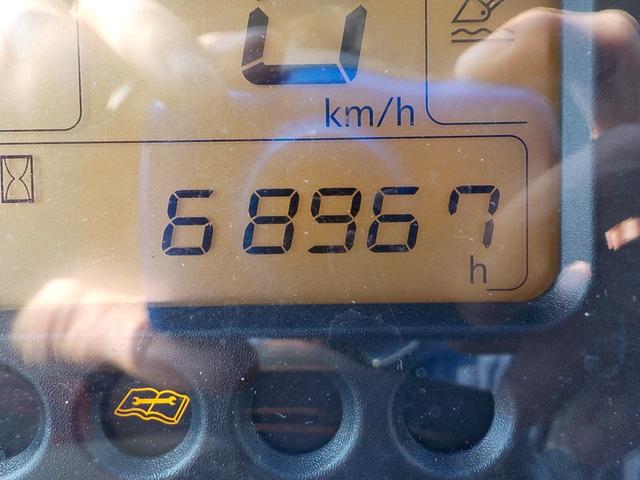 日本 日立　ホイールローダー　ＺＷ１４０　スノウプラウ付　◆平成２５年式◆日立タイヤショベル◆２．０立米◆スノウプラウ付◆ノーマルバケット有◆Ｗキャビン◆スノースパイク◆エアコン◆排気量４４６０ｃｃ◆使用時間約６９００ＨＲ◆（55枚目）