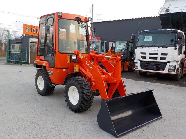 日本 クボタ ホイールローダー R430Z ◆平成26年式◆0.4立米◆クボタタイヤショベル◆バケット幅157cm◆排気量1650cc◆使用時間約850HR◆普通免許で運転可◆(4枚目)