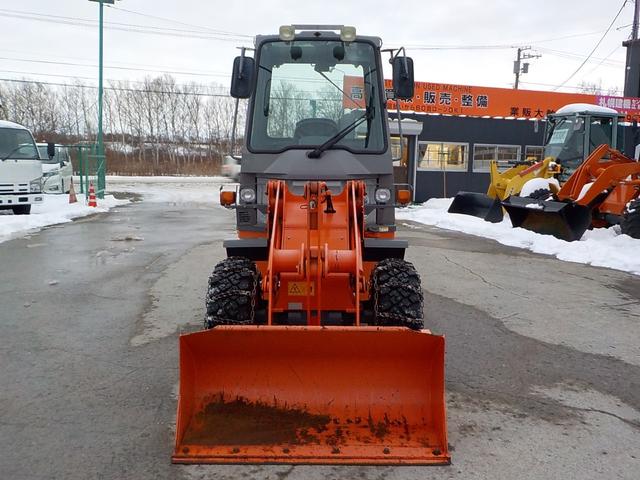 日本 日立　ホイールローダー　ＺＷ２０　◆平成２６年式◆０．３立米◆日立タイヤショベル◆バケット幅１３５ｃｍ◆タイヤチェーン４本◆排気量１１２３ｃｃ◆使用時間約３２０ＨＲ◆普通免許で運転可◆（2枚目）