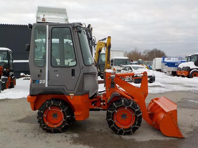 日本 日立　ホイールローダー　ＺＷ２０　◆平成２６年式◆０．３立米◆日立タイヤショベル◆バケット幅１３５ｃｍ◆タイヤチェーン４本◆排気量１１２３ｃｃ◆使用時間約３２０ＨＲ◆普通免許で運転可◆（5枚目）
