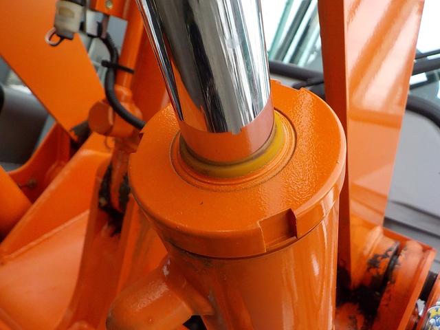 日本 日立　ホイールローダー　ＺＷ２０　◆平成２６年式◆０．３立米◆日立タイヤショベル◆バケット幅１３５ｃｍ◆タイヤチェーン４本◆排気量１１２３ｃｃ◆使用時間約３２０ＨＲ◆普通免許で運転可◆（12枚目）